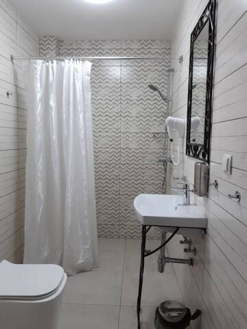 Фото номера Трехместный номер с балконом Отель RIT Hotel г. Гагра 3
