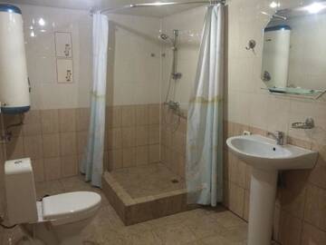 Фото номера Cемейный номер с собственной ванной комнатой Гостевой дом Leo Guesthouse г. Гагра 7