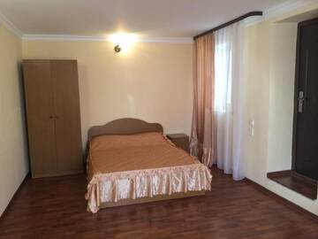 Фото номера Cемейный номер с собственной ванной комнатой Гостевой дом Leo Guesthouse г. Гагра 9