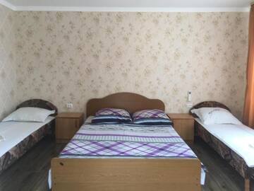 Фото номера Четырехместный номер Гостевой дом Abkhazkiy dvorik г. Гагра 3