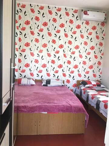 Фото номера Бюджетный трехместный номер Гостевой дом Uyut Guest House г. Гагра 4