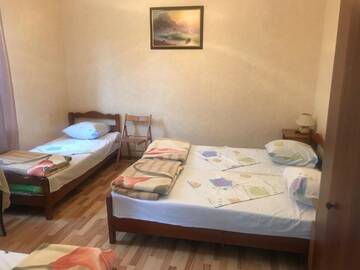 Фото номера Четырехместный номер с террасой Гостевой дом Gortenziya г. Гагра 4