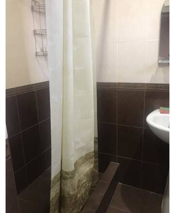 Фото номера Трехместный номер с ванной комнатой Гостевой дом Diana Guesthouse г. Гагра 4