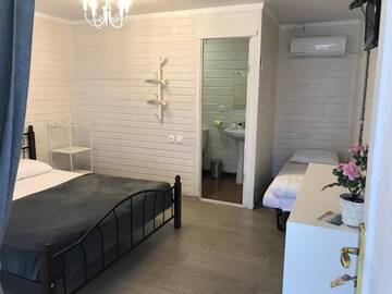 Фото номера Трехместный номер с видом на море Кемпинги “Black Sea” cottages г. Гагра 43
