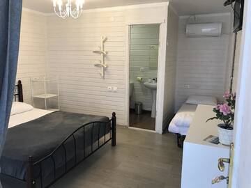 Фото номера Трехместный номер с видом на море Кемпинги “Black Sea” cottages г. Гагра 21