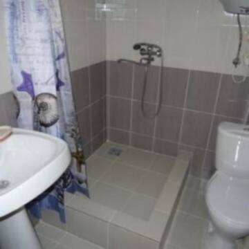 Фото номера Трехместный номер с видом на горы Гостевой дом Абааш г. Гагра 6